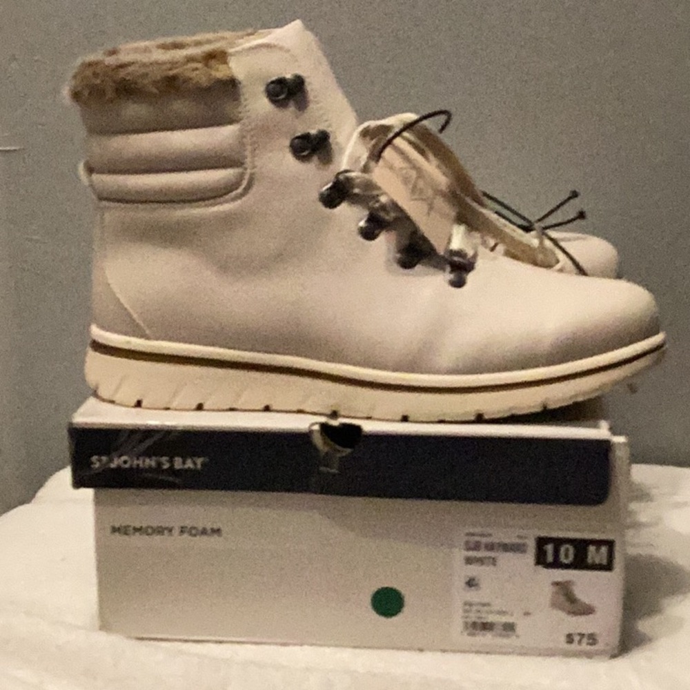 St. John's Bay Hayward White Winter Boots with Fur Trim